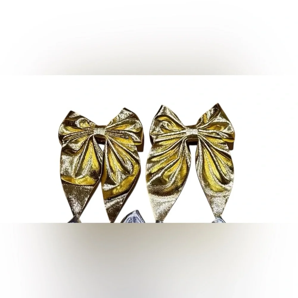 Set of 2 gold bow hair clips